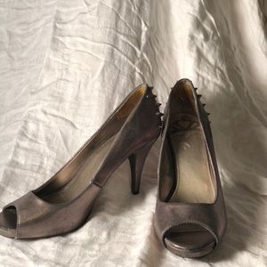 Shimmery taupe heels